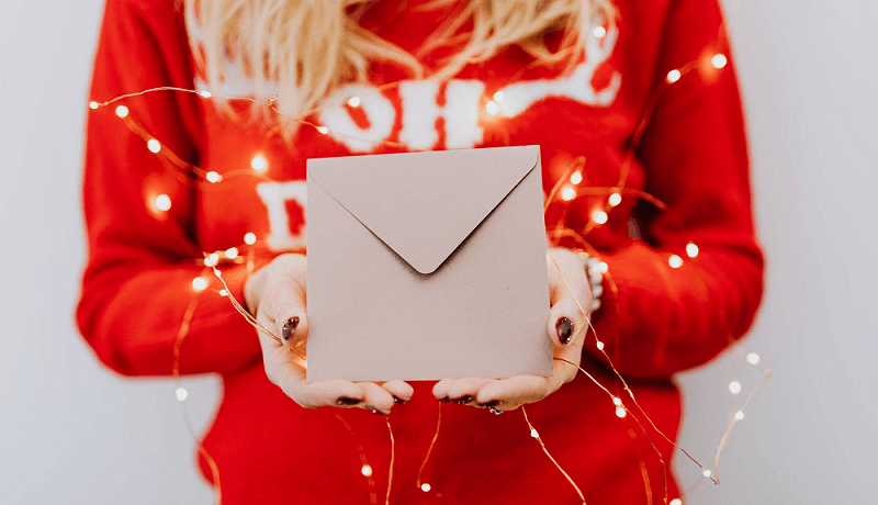 Conseils pour savoir à qui envoyer des cartes de Noël